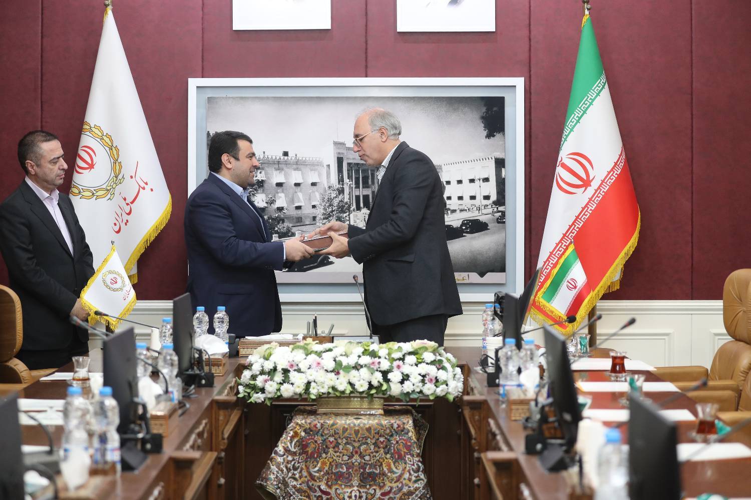 مراسم معارفه ابوالفضل نجار زاده سرپرست بانک ملی ایران برگزار شد مراسم معارفه ابوالفضل نجار زاده سرپرست بانک ملی ایران برگزار شد