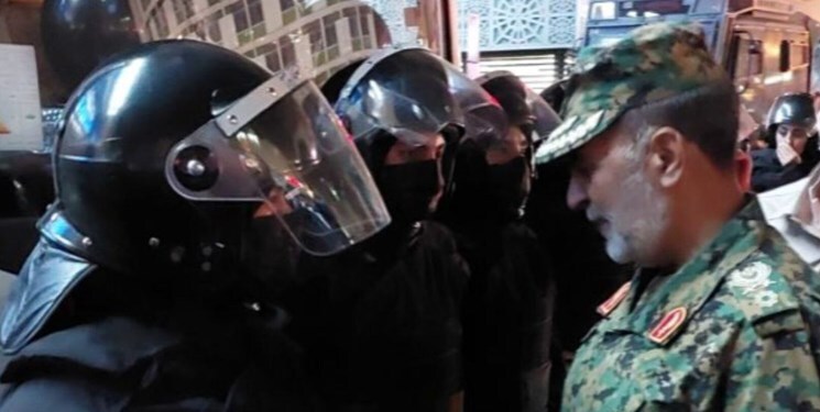 فرمانده زنان یگان ویژه: در ناآرامی‌های اخیر، تنشی با مردم عادی نداشتیم، اما عده‌ای بودند که مردم را تحریک کرده و می‌خواستند جو را به هم بریزند / ماموران زن یگان ویژه تکنیک‌های برخورد با اغتشاشگران، کنترل تجمعات و ناآرامی‌ها را آموزش دیده اند / در مواجهه با عده‌ای معترض که هنجارشکنانه از خود بروز می‌دهند، از لباس‌های مشکی ضد ضربه مخصوص رزم استفاده می‌کنیم