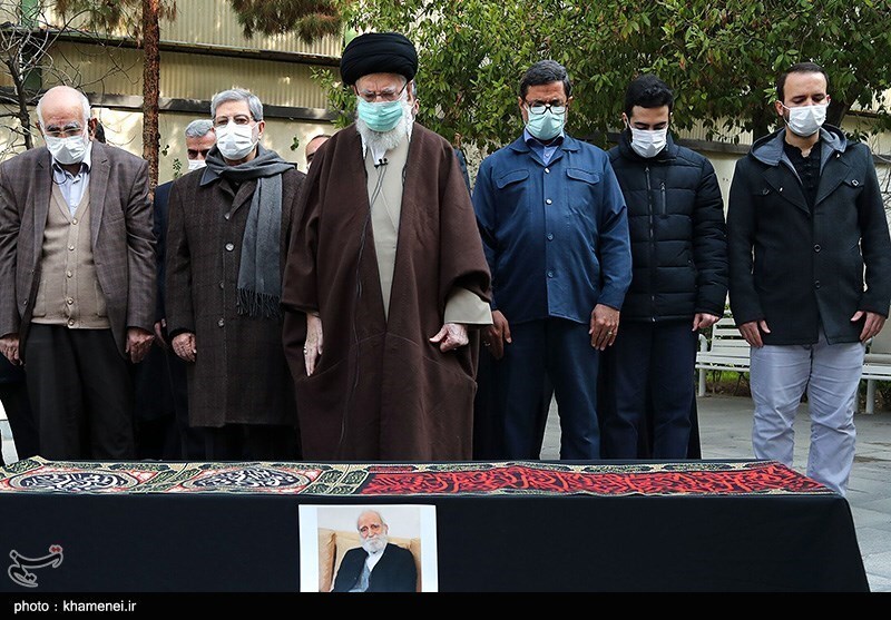 تصاویر: اقامه نماز مقام معظم رهبری بر پیکر مرحوم عباس شیبانی