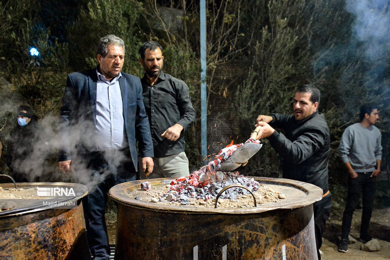 تصاویر: آیین سنتی کمچه زنی در تفت