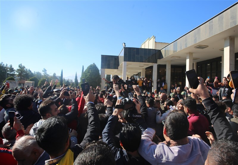 استقبال پرشور از هادی چوپان در فرودگاه شهید دستغیب شیراز