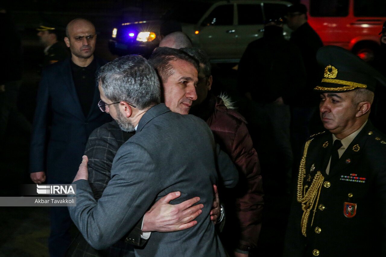 تصاویر: انتقال مجروحان حادثه سفارت آذربایجان به باکو
