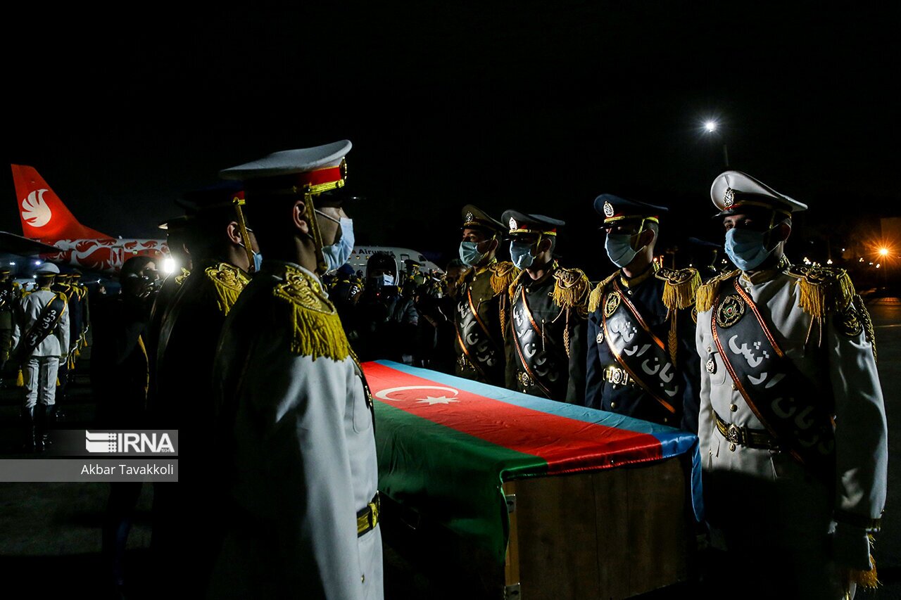 تصاویر: انتقال مجروحان حادثه سفارت آذربایجان به باکو