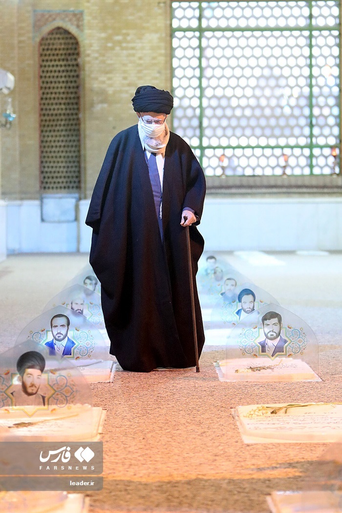 تصاویر: حضور مقام معظم رهبری در مرقد امام خمینی(ره) و گلزار شهدا