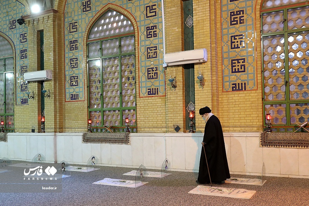 تصاویر: حضور مقام معظم رهبری در مرقد امام خمینی(ره) و گلزار شهدا