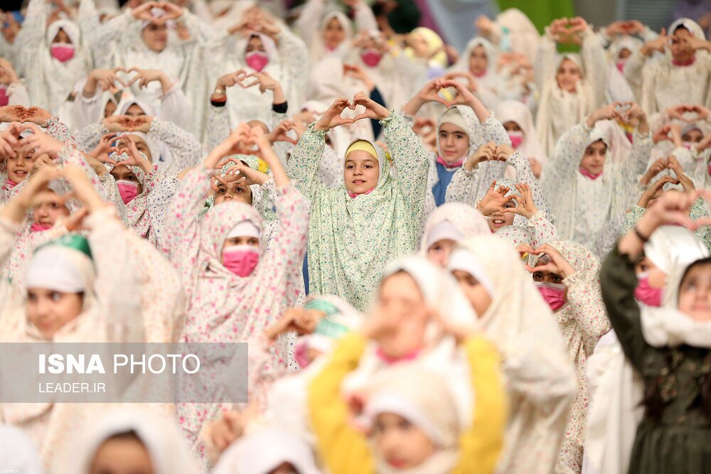 تصاویر: مراسم جشن تکلیف دانش آموزان با حضور مقام معظم رهبری