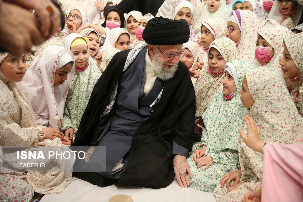 تصاویر: مراسم جشن تکلیف دانش آموزان با حضور مقام معظم رهبری