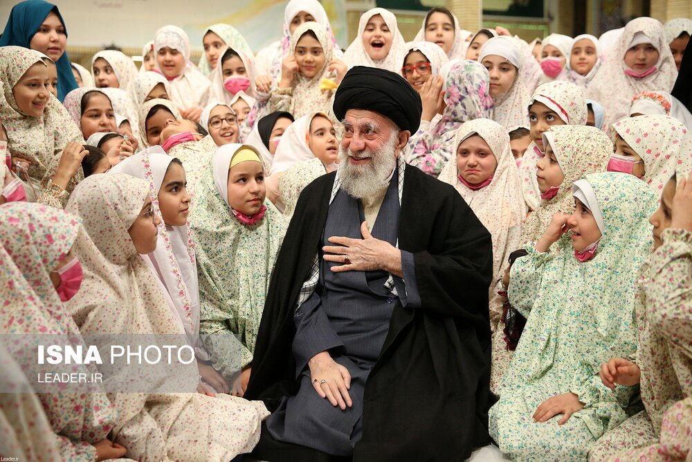 تصاویر: مراسم جشن تکلیف دانش آموزان با حضور مقام معظم رهبری
