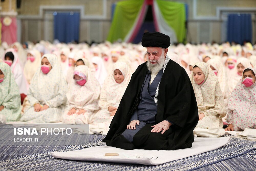تصاویر: مراسم جشن تکلیف دانش آموزان با حضور مقام معظم رهبری