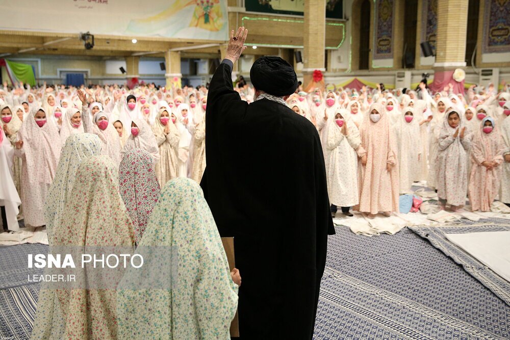 تصاویر: مراسم جشن تکلیف دانش آموزان با حضور مقام معظم رهبری