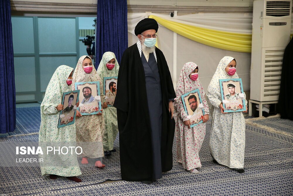 تصاویر: مراسم جشن تکلیف دانش آموزان با حضور مقام معظم رهبری