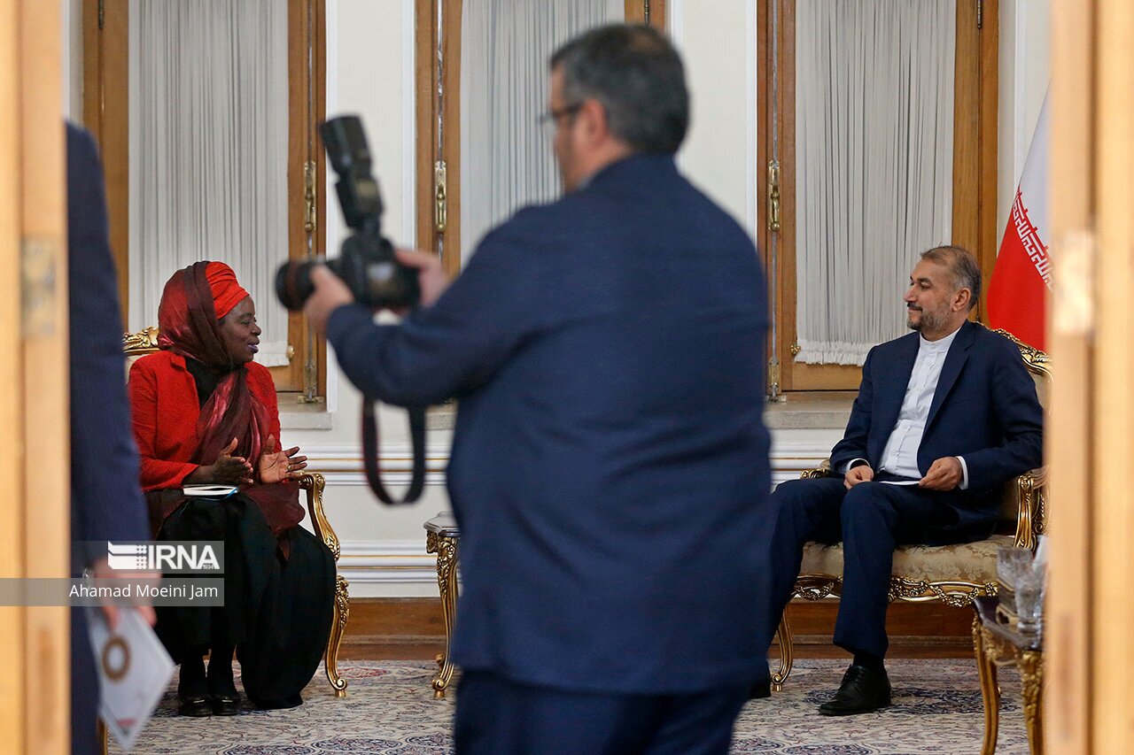 تصاویر: دیدار میهمانان شرکت کننده در کنگره بانوان تاثیرگذار با وزیر خارجه