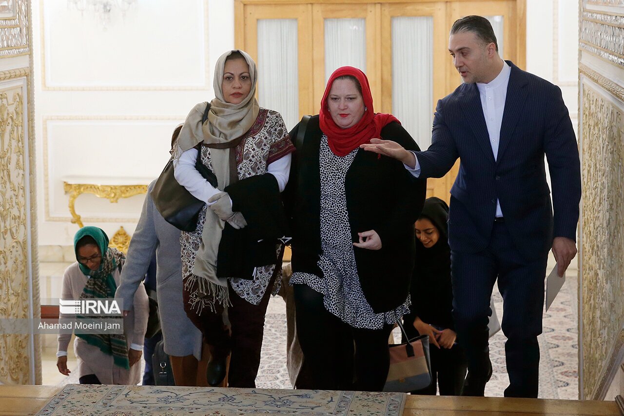 تصاویر: دیدار میهمانان شرکت کننده در کنگره بانوان تاثیرگذار با وزیر خارجه