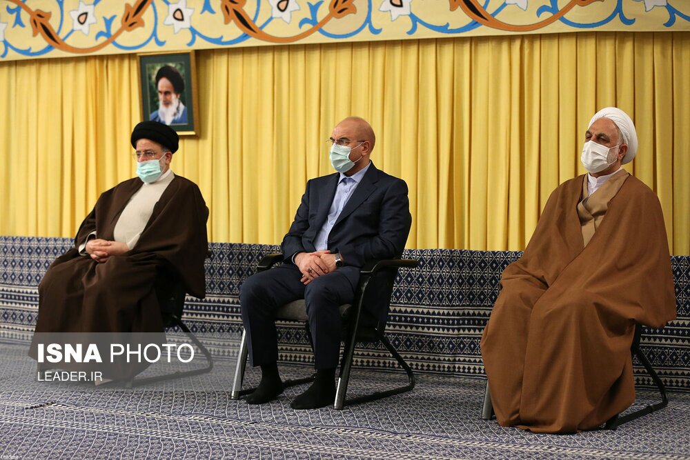 تصاویر: دیدار جمعی از مسوولان نظام و سفیران کشورهای اسلامی با مقام معظم رهبری