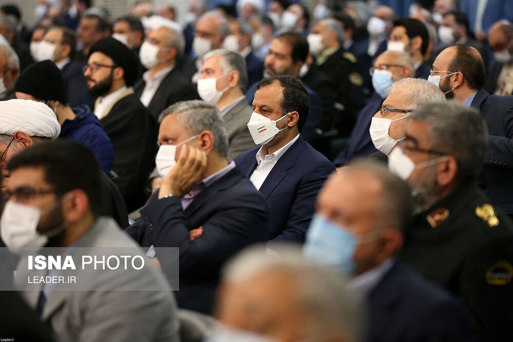 تصاویر: دیدار جمعی از مسوولان نظام و سفیران کشورهای اسلامی با مقام معظم رهبری