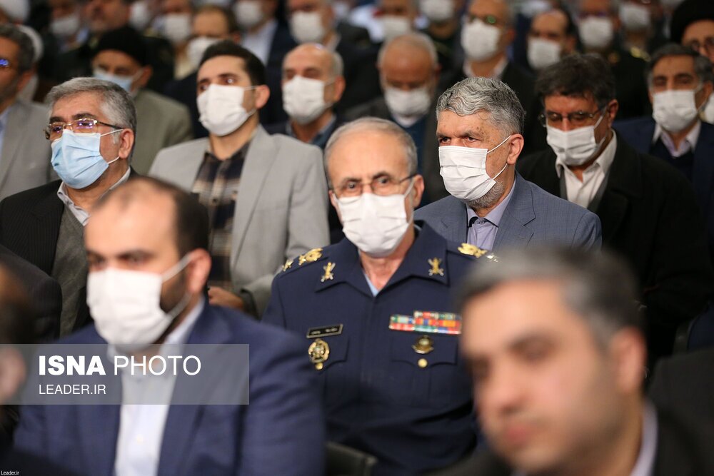 تصاویر: دیدار جمعی از مسوولان نظام و سفیران کشورهای اسلامی با مقام معظم رهبری