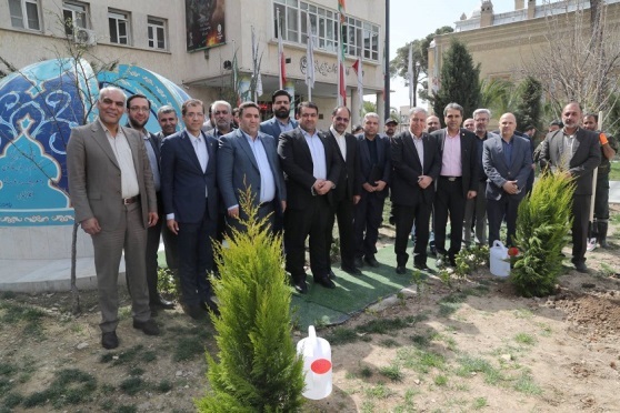 کاشت نهال توسط سرپرست بانک ملی ایران به مناسبت روز درختکاری کاشت نهال توسط سرپرست بانک ملی ایران به مناسبت روز درختکاری