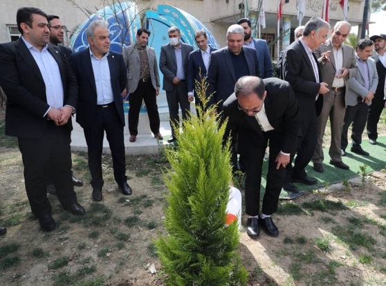 کاشت نهال توسط سرپرست بانک ملی ایران به مناسبت روز درختکاری کاشت نهال توسط سرپرست بانک ملی ایران به مناسبت روز درختکاری