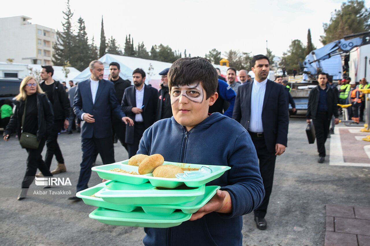 تصاویر: بازدید وزیر خارجه از مناطق زلزله زده ترکیه