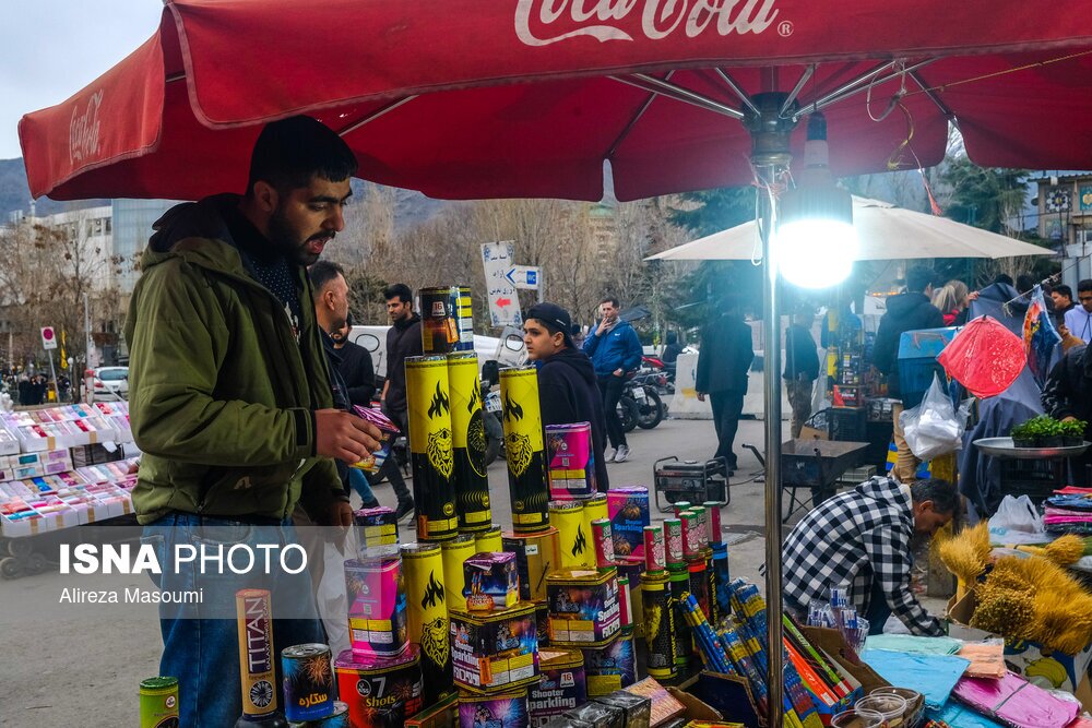 تصاویر: خیابان ولیعصر در روزهای پایانی سال ۱۴۰۱