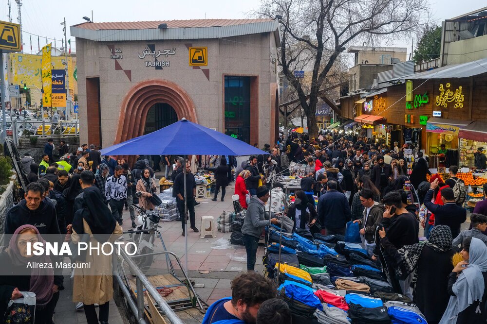 تصاویر: خیابان ولیعصر در روزهای پایانی سال ۱۴۰۱