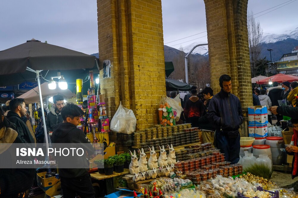 تصاویر: خیابان ولیعصر در روزهای پایانی سال ۱۴۰۱