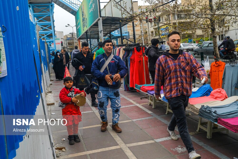 تصاویر: خیابان ولیعصر در روزهای پایانی سال ۱۴۰۱