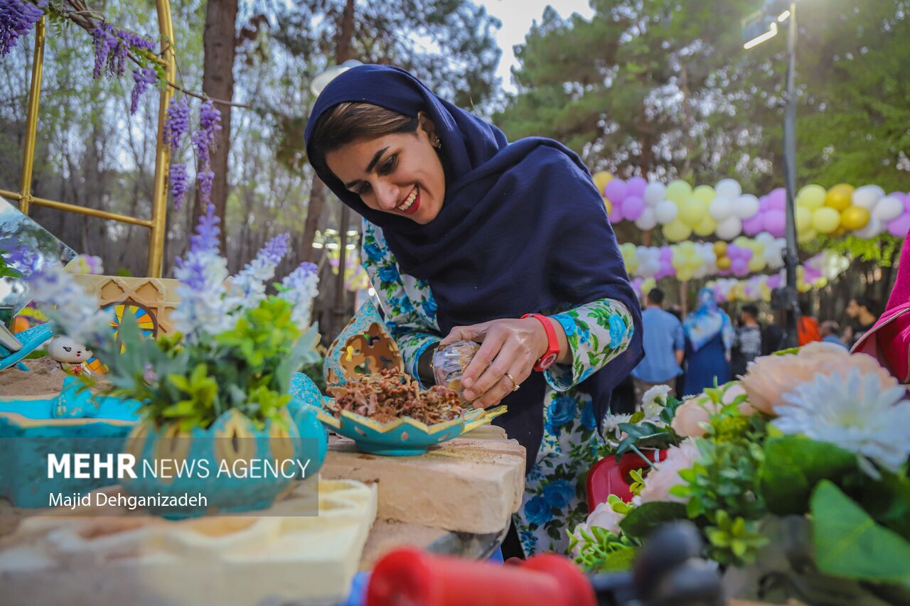 تصاویر: سفره‌های هفت‌سین در یزد گسترده شد