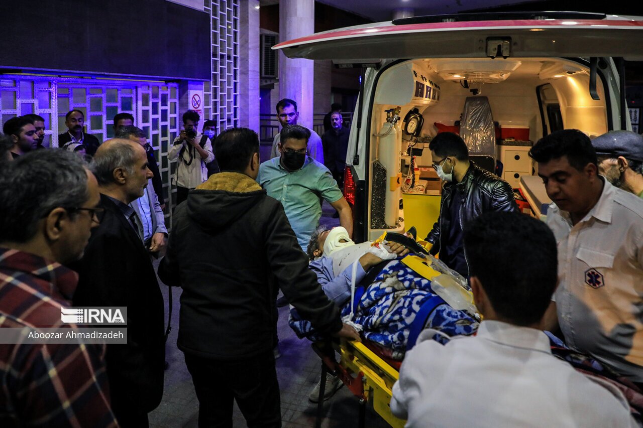 تصاویر: انتقال مصدومان سانحه سقوط بالگرد به کرمان