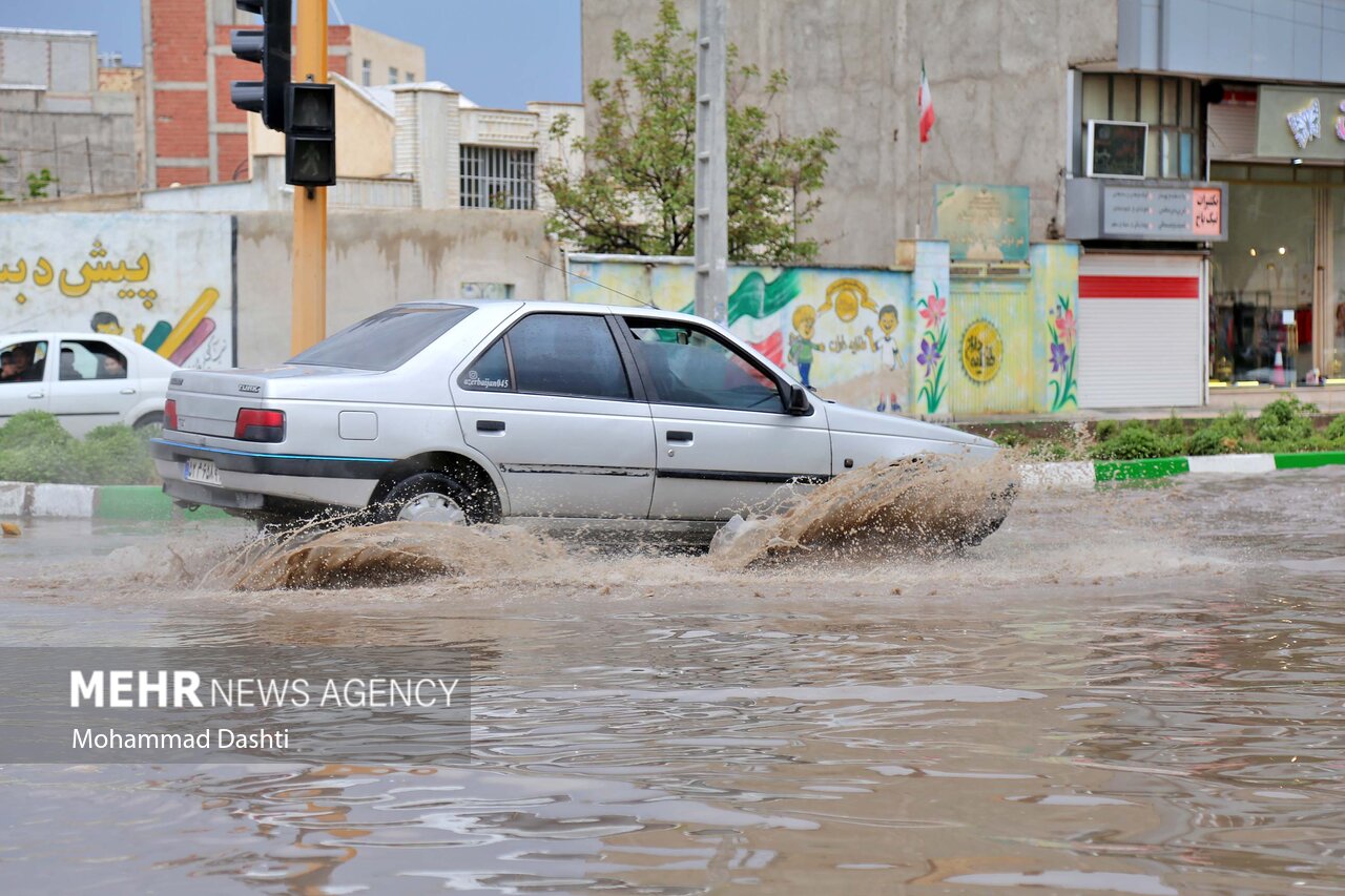 تصاویر: آب گرفتگی معابر در اردبیل