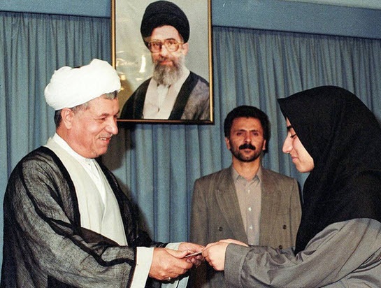 ویدیو / تجلیل آیت الله هاشمی رفسنجانی از مقام علمی مریم میرزاخانی در سال 1374: شما مایه افتخار ما هستید ویدیو / تجلیل آیت الله هاشمی رفسنجانی از مقام علمی مریم میرزاخانی در سال 1374: شما مایه افتخار ما هستید