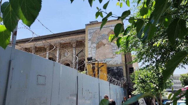 وضعیت وخیم عمارت «مسعودیه» / داربستها هم جلوی ریزش دیوار را نگرفتهاند وضعیت وخیم عمارت «مسعودیه» / داربستها هم جلوی ریزش دیوار را نگرفتهاند