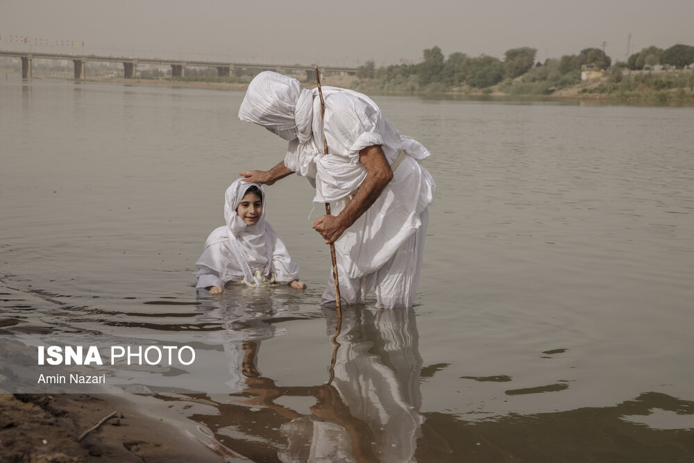 تصاویر: غسل تعمید کودکان مندایی در اهواز