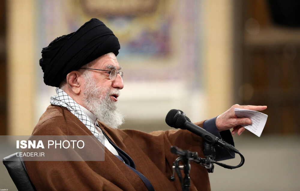 تصاویر: دیدار جمعی از دانشجویان و نمایندگان تشکل&zwnj;های دانشجویی با مقام معظم رهبری