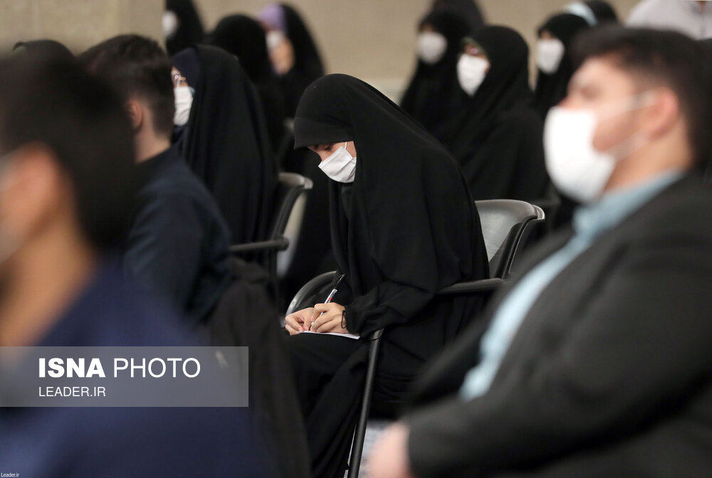 تصاویر: دیدار جمعی از دانشجویان و نمایندگان تشکل&zwnj;های دانشجویی با مقام معظم رهبری