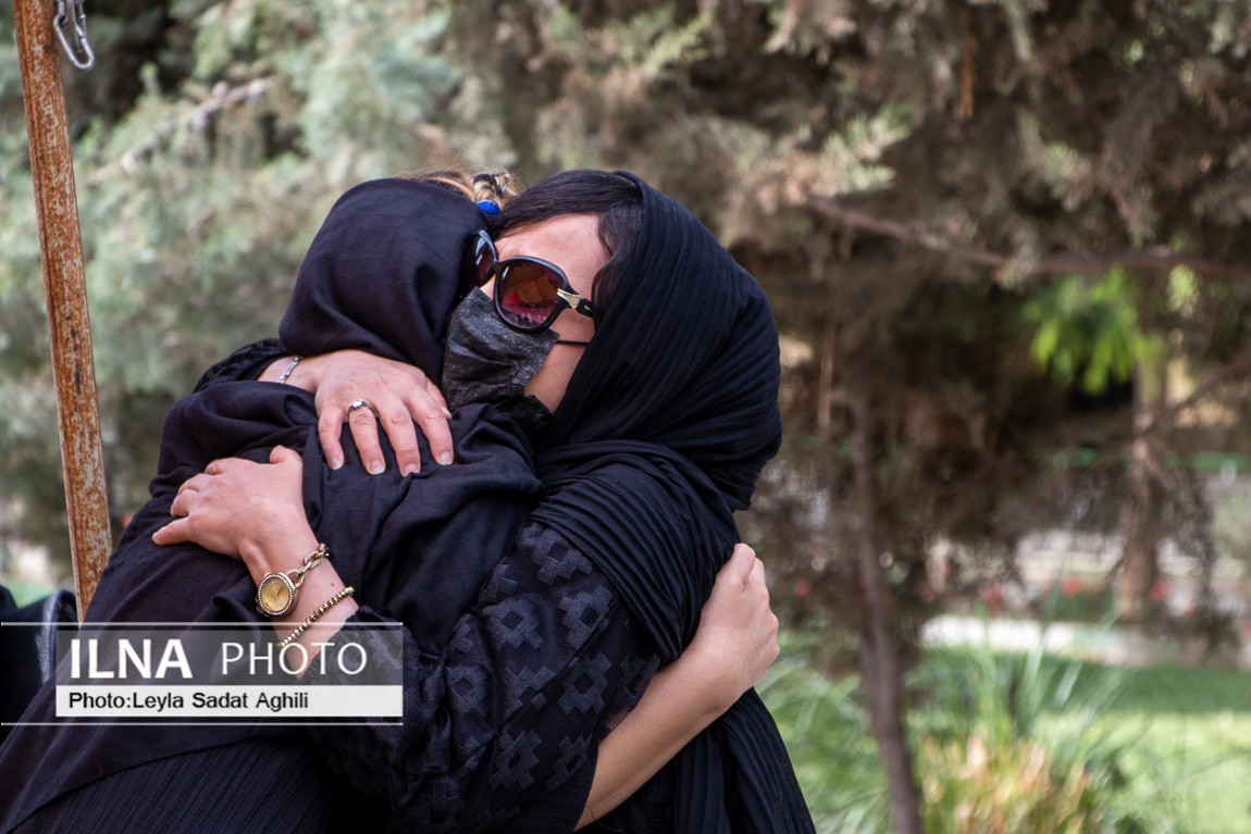 تصاویر: آیین تشییع و خاکسپاری پیکر مرحوم شهلا ناظریان