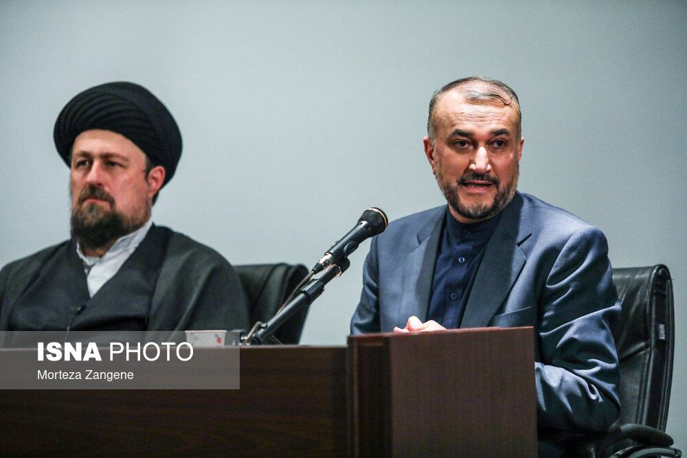 تصاویر: نشست &laquo;سیاست خارجی متوازن در مکتب امام خمینی (ره)&raquo; با حضور وزیر خارجه