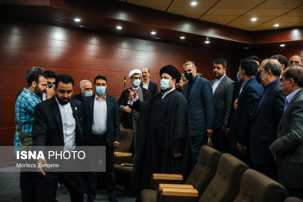 تصاویر: نشست &laquo;سیاست خارجی متوازن در مکتب امام خمینی (ره)&raquo; با حضور وزیر خارجه