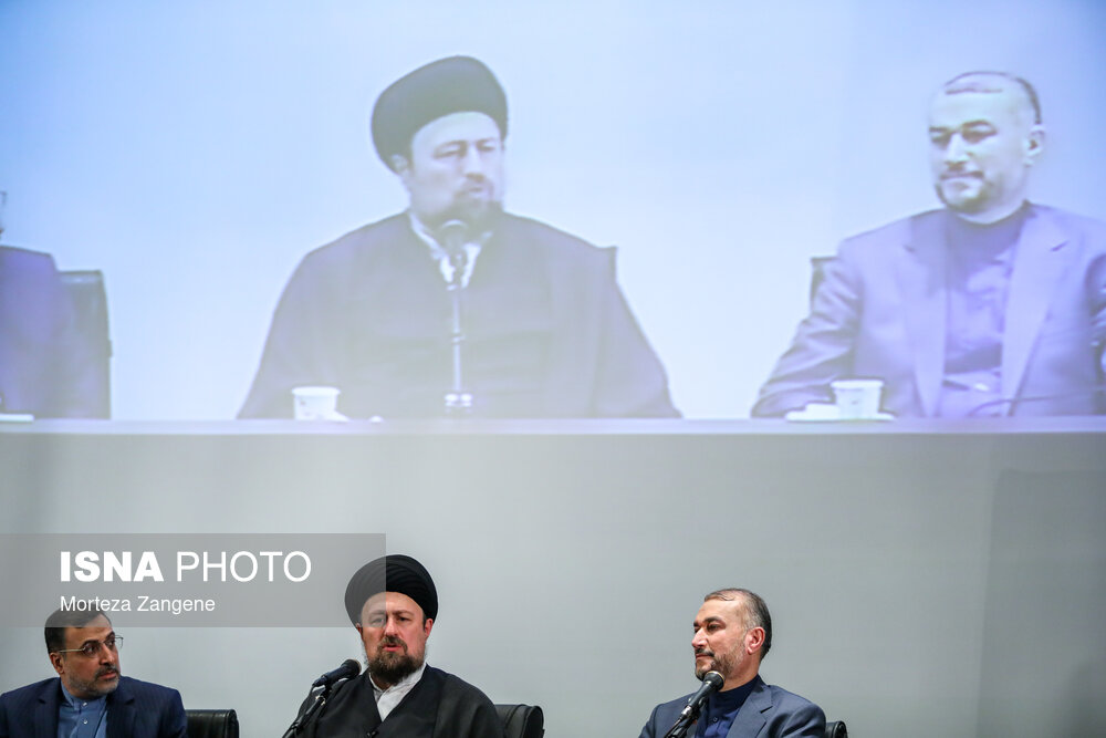 تصاویر: نشست &laquo;سیاست خارجی متوازن در مکتب امام خمینی (ره)&raquo; با حضور وزیر خارجه