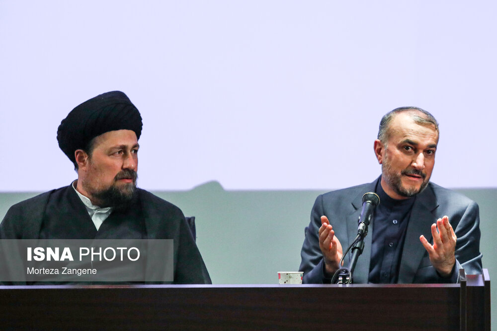 تصاویر: نشست &laquo;سیاست خارجی متوازن در مکتب امام خمینی (ره)&raquo; با حضور وزیر خارجه