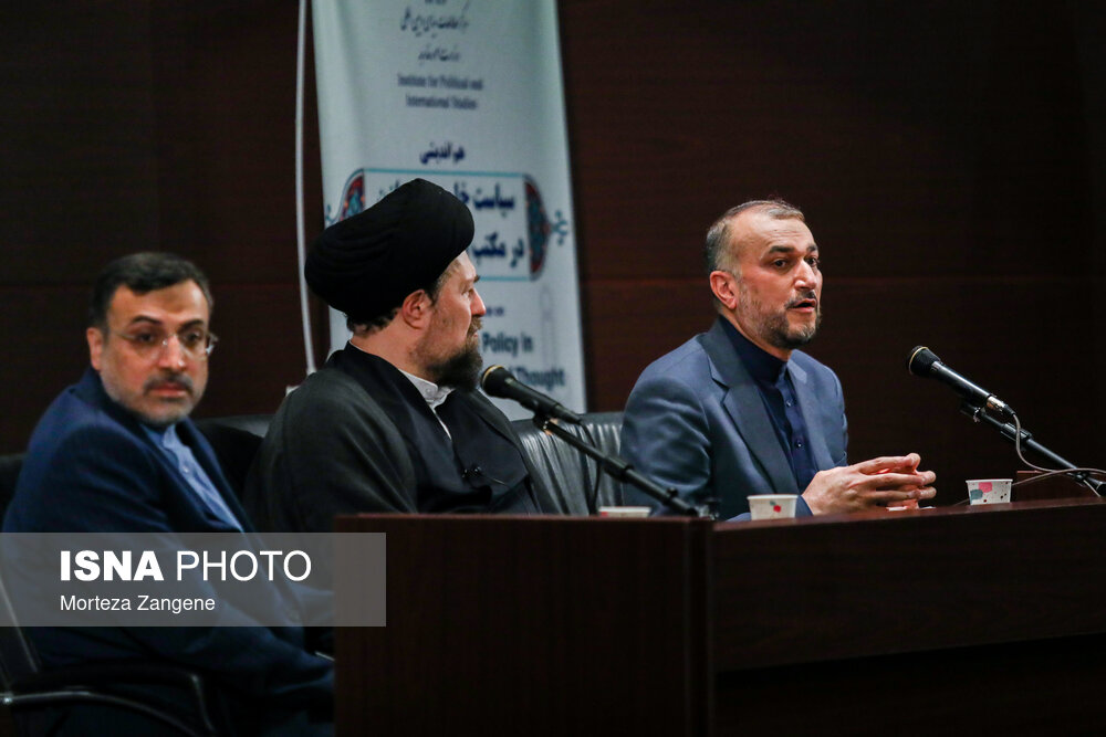 تصاویر: نشست &laquo;سیاست خارجی متوازن در مکتب امام خمینی (ره)&raquo; با حضور وزیر خارجه