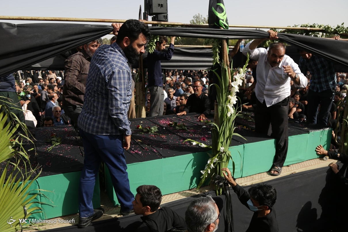 تصاویر: تشییع پیکر جان باختگان قطار مسافری مشهد - یزد