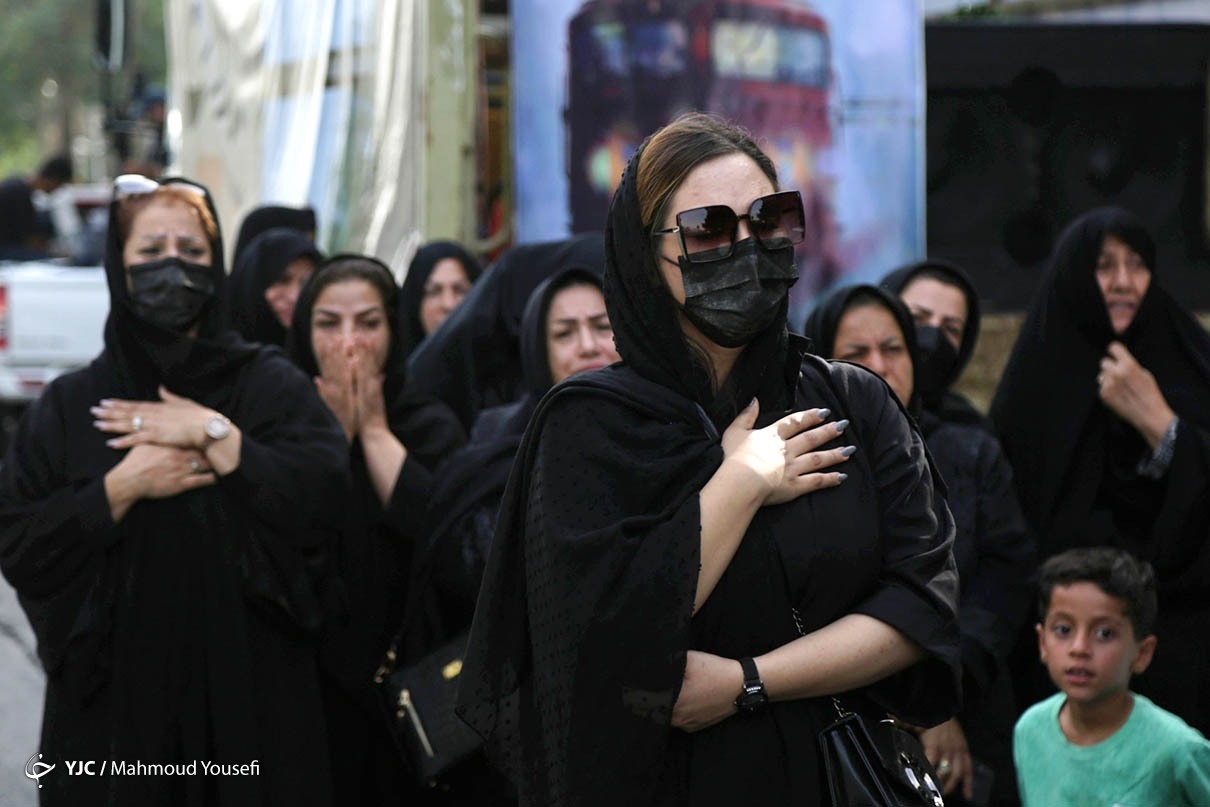 تصاویر: تشییع پیکر جان باختگان قطار مسافری مشهد - یزد