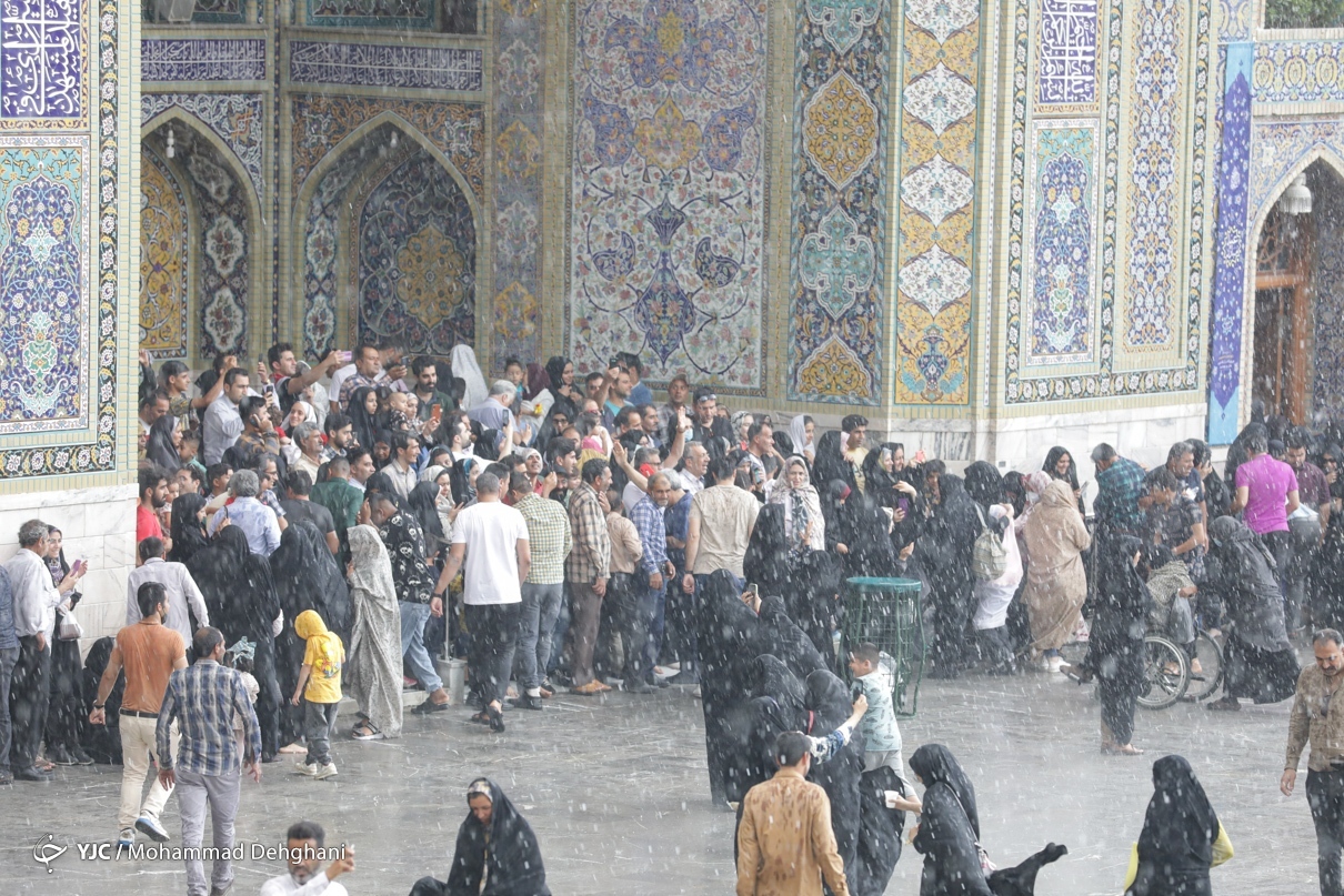 تصاویر: باران رحمت در شب میلاد امام رضا (ع)