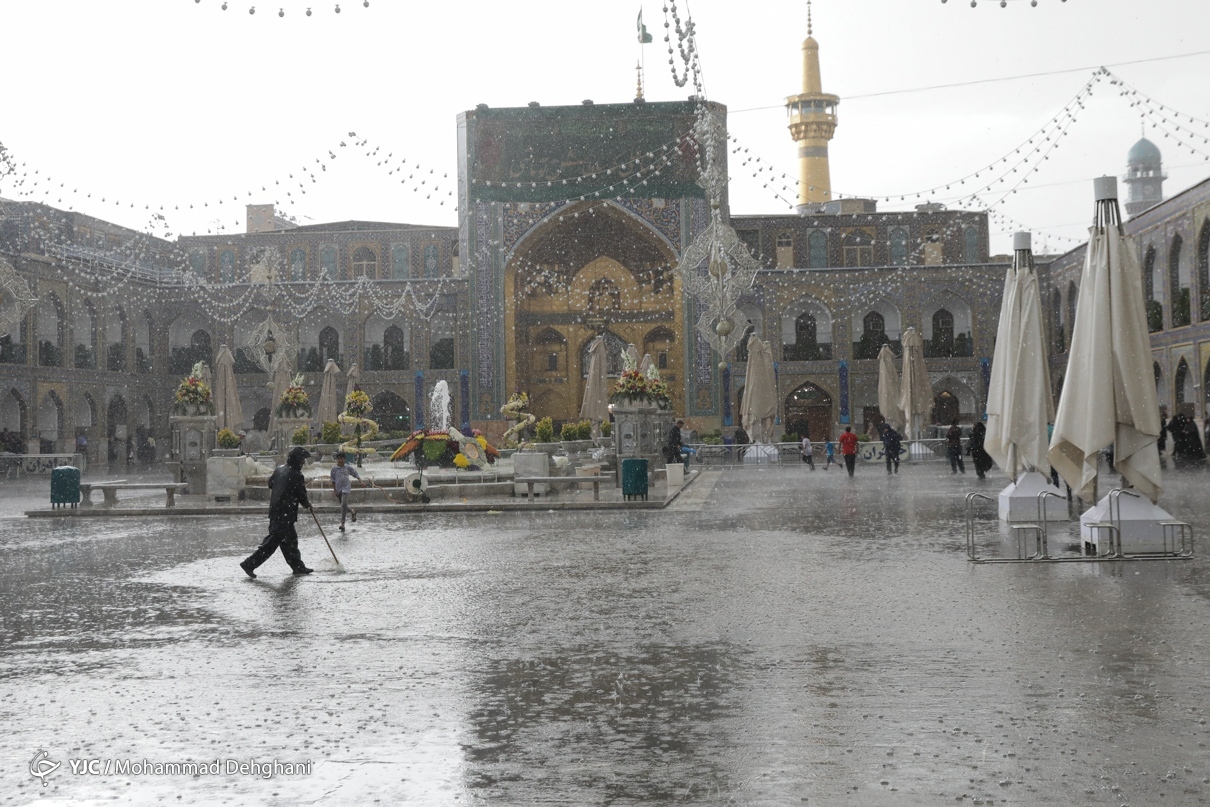 تصاویر: باران رحمت در شب میلاد امام رضا (ع)