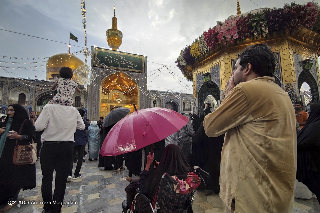 تصاویر: باران رحمت در شب میلاد امام رضا (ع)