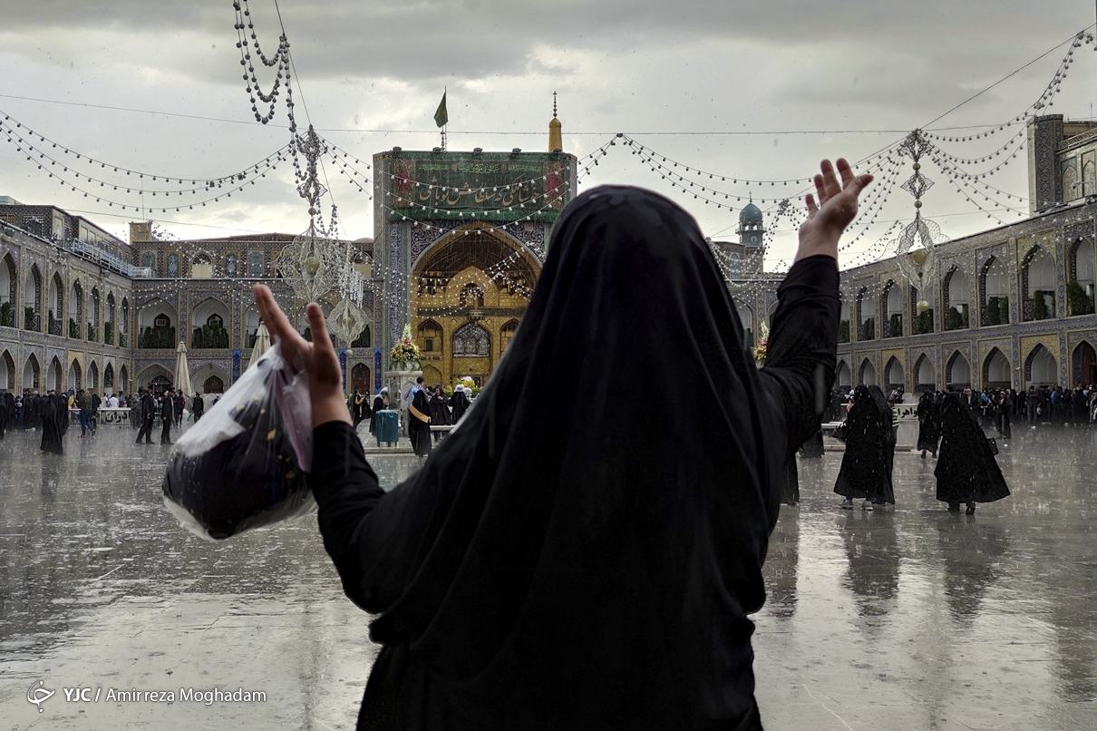 تصاویر: باران رحمت در شب میلاد امام رضا (ع)