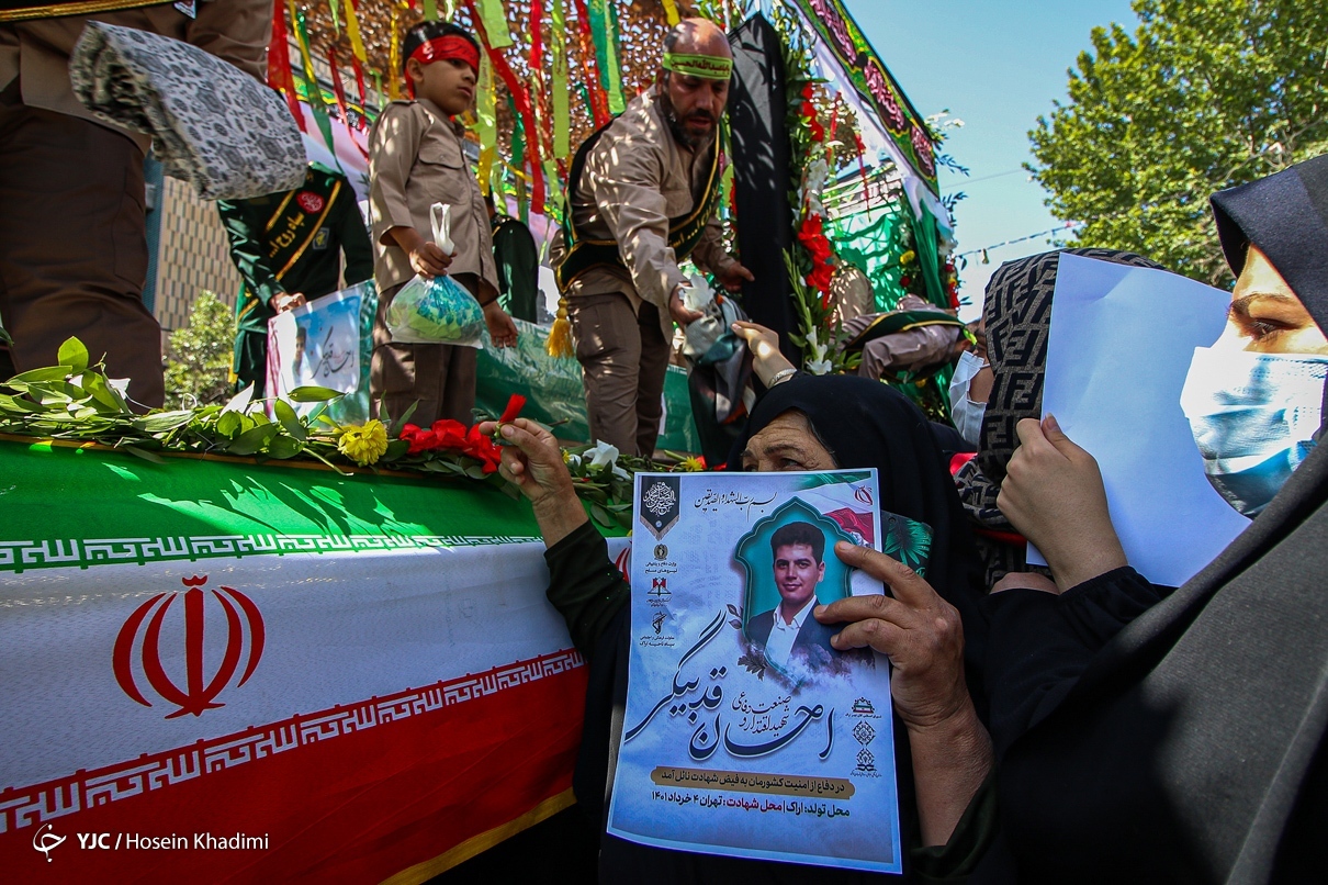 تصاویر: تشییع &laquo;احسان قدبیگی&raquo; شهید صنعت دفاعی - اراک