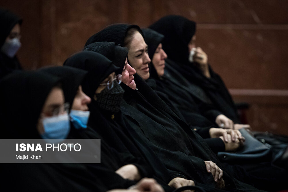 تصاویر: مراسم اولین سالگرد درگذشت مهشاد کریمی و ریحانه یاسینی