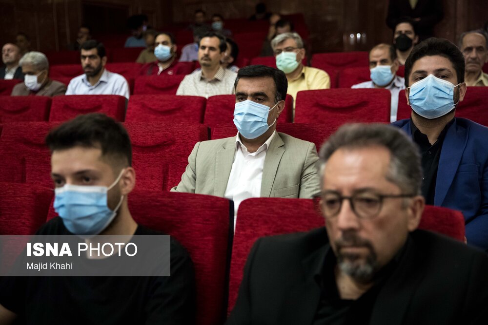 تصاویر: مراسم اولین سالگرد درگذشت مهشاد کریمی و ریحانه یاسینی